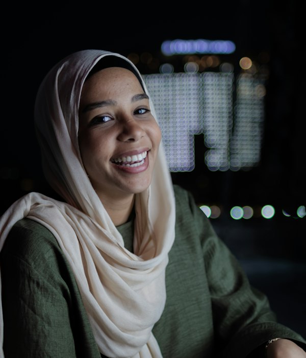 من نحن
